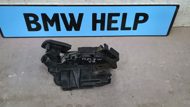 Замок передней пассажирской двери Volkswagen Jetta 7