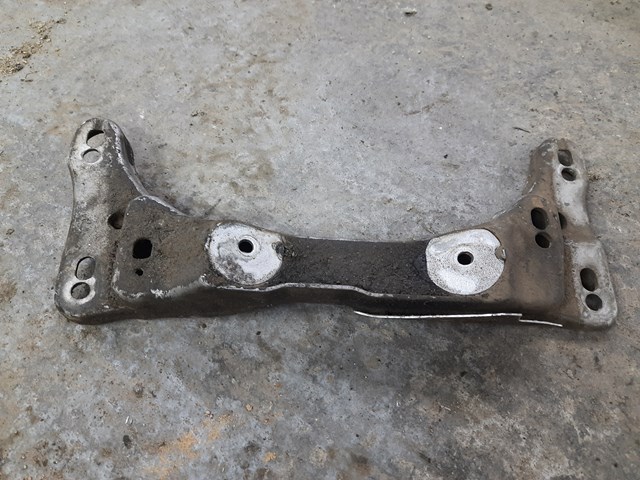 Крепление кпп 22321094785 BMW