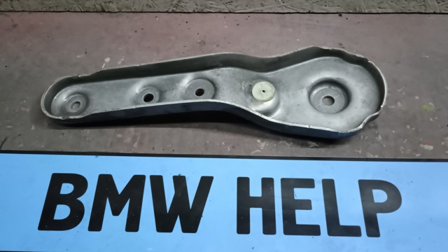 Кронштейн задней балки 31106861142 BMW