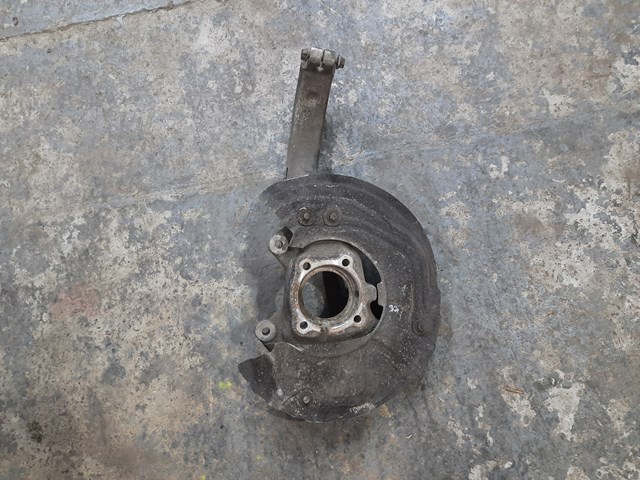 Цапфа поворотная правая 31216773784 BMW