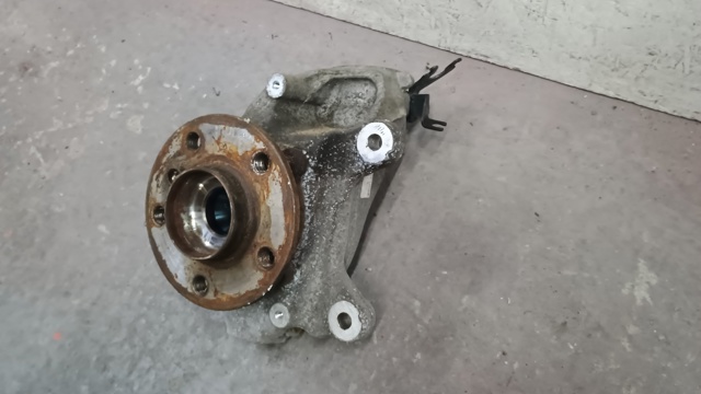 BMW 31216876644 Цапфа передняя правая в наличии Сумы