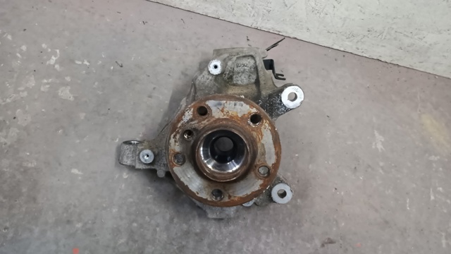 Цапфа (поворотный кулак) передний правый 31216876644 BMW