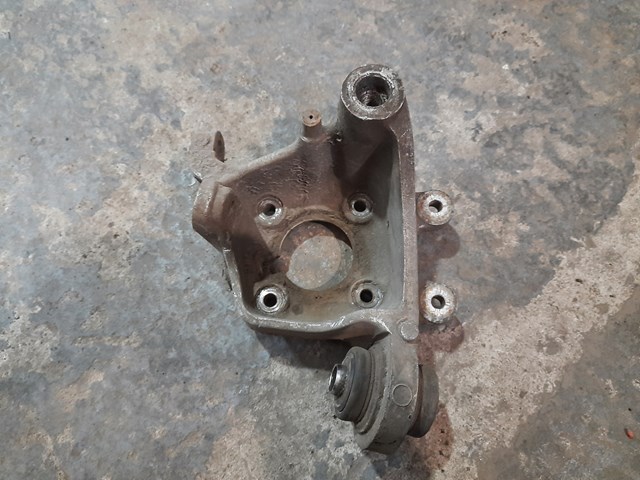 33321091336 BMW Цапфа задняя правая купить в Киев