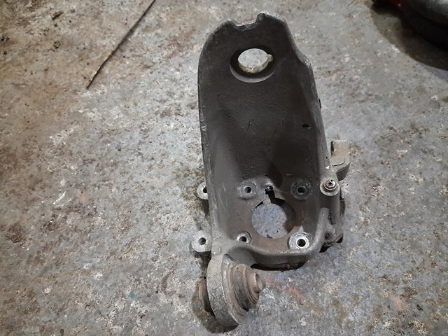 33321093655 BMW Цапфа (поворотный кулак) задний левый купить в Житомир