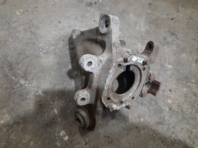 Цапфа поворотная правая 33321093656 BMW