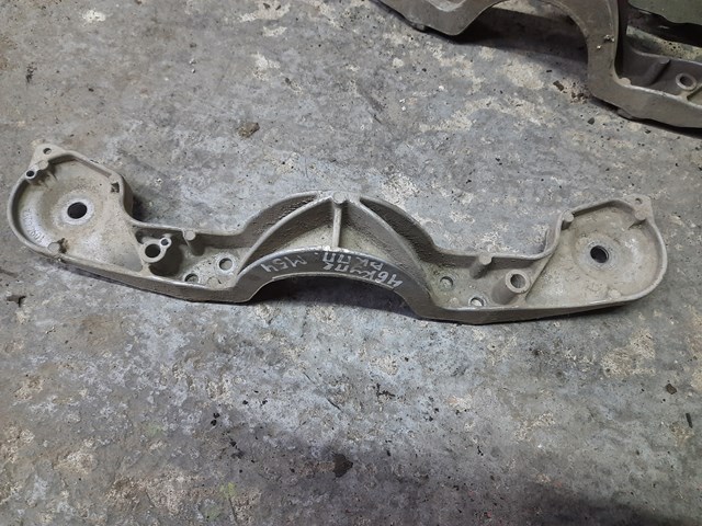 Кронштейн/траверса заднего редуктора, задняя 33321094421 BMW