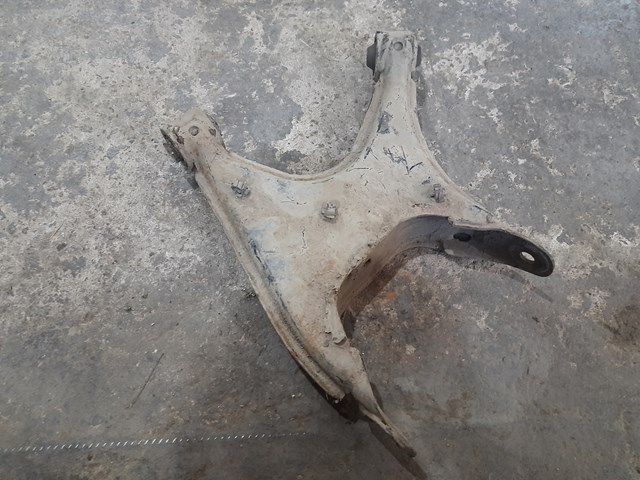 Балансир задний нижний, правый 33321095042 BMW