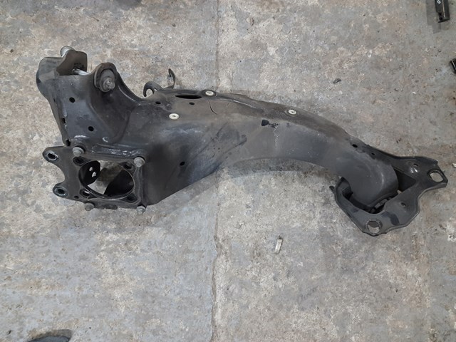 Рычаг/тяга задней подвески продольный нижний, левый 33326851575 BMW