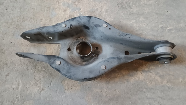 Балансир задний нижний 33326884694 BMW