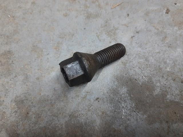 Колесный болт BMW 5