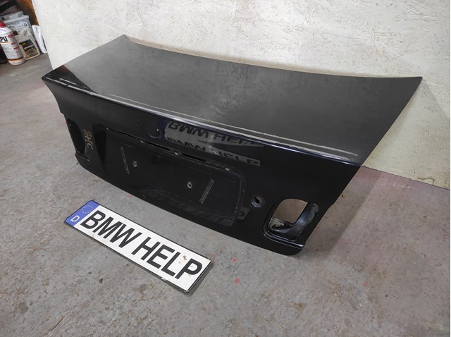 Крышка багажника бмв е46 черный в хорошем состоянии есть не большая коррозия под планкой не критично.герметик целый 41 62 7 003 314