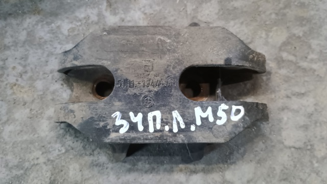Кронштейн бампера переднего 51111944545 BMW