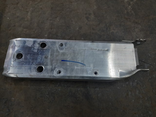 Кронштейн усилителя переднего бампера 51117266195 BMW