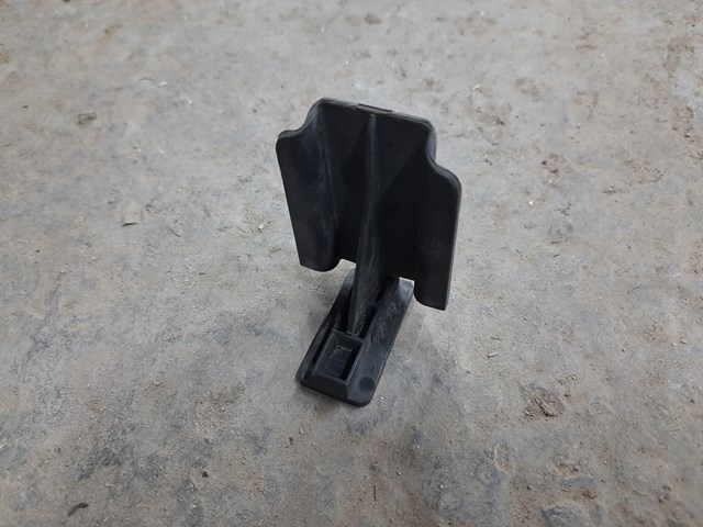 Направляющая переднего бампера 51117296308 BMW