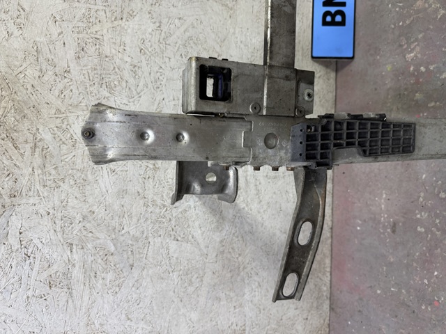51117301605 BMW Кронштейн радиатора нижний купить в Запорожье