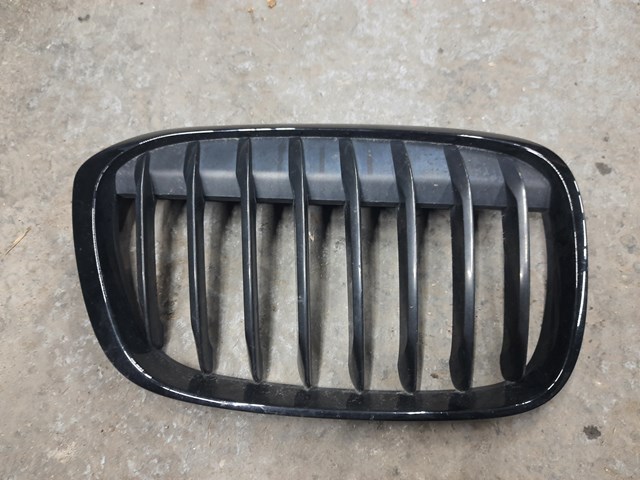 Решетка радиатора правая 51117383364 BMW