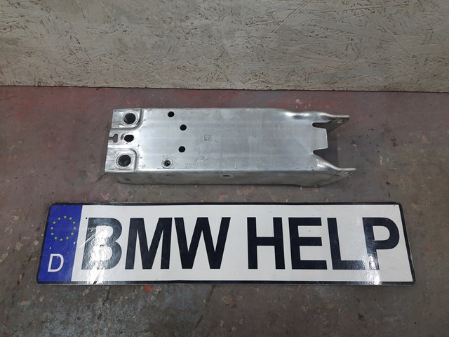 Кронштейн усилителя переднего бампера 51117459888 BMW