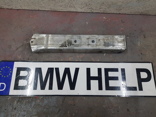Кронштейн усилителя переднего бампера 51117459892 BMW