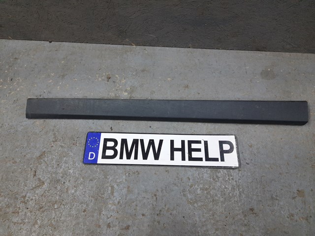 Молдинг передней правой двери 51137352092 BMW