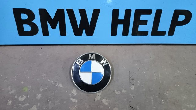 Эмблема капота 51147463684 BMW