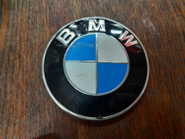Фирменный значек капота 51147463692 BMW