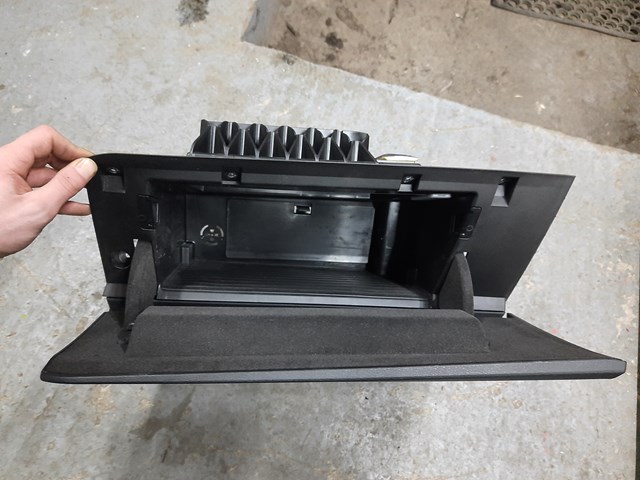 51166965758 BMW Ящик перчаточный (бардачок) купить в Львов
