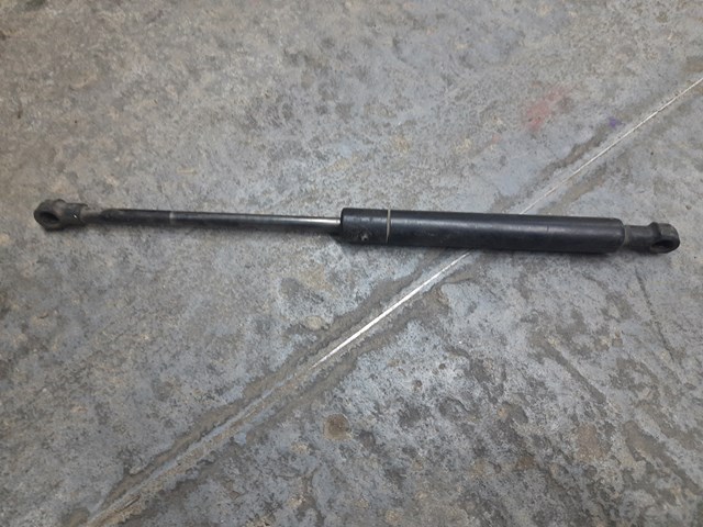 Стойка капота BMW 5