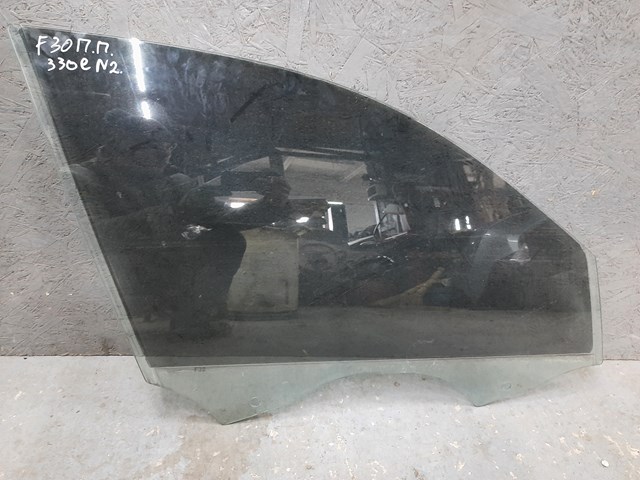 Стекло передней двери, правой 51337259826 BMW