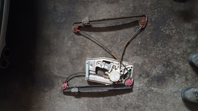 Механизм стеклоподъемника двери передней, правой 51338159832 BMW