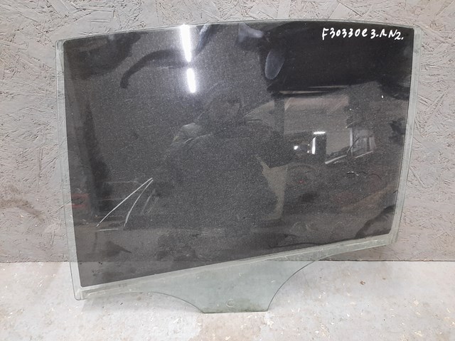 Стекло двери задней левой 51357259821 BMW