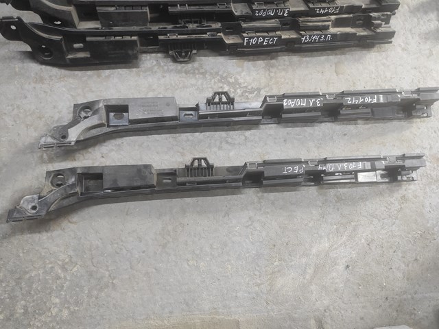 51777204021 BMW Кронштейн наружной накладки порога левой купить в Харьков