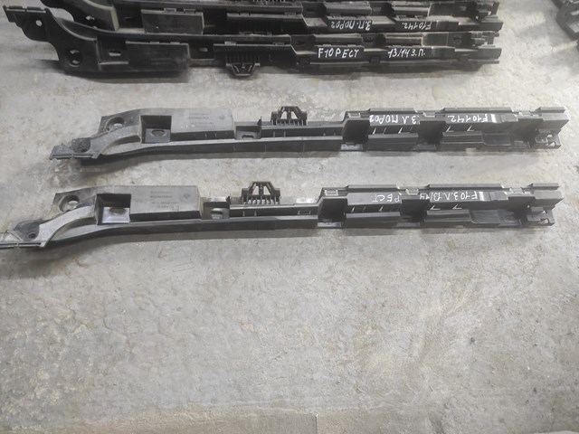 Кронштейн наружной накладки порога левой 51777204021 BMW
