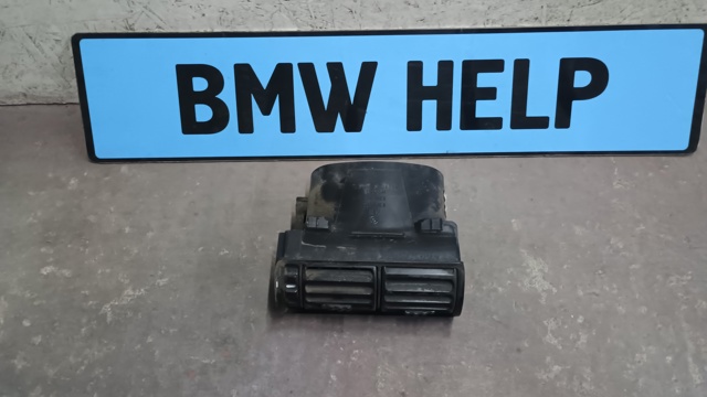 Решетка вентиляции салона в подлокотнике, задняя 64221375561 BMW