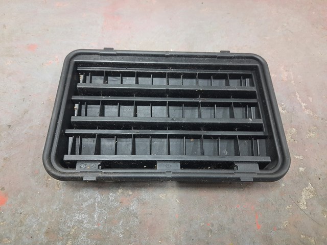 Решетка вентиляционная задняя 64226962293 BMW