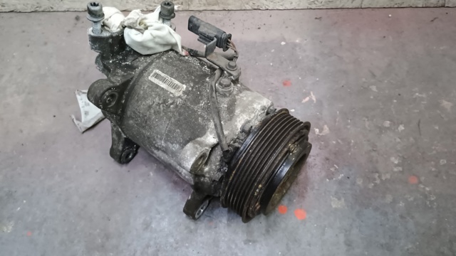 Компрессор системы кондиционирования 64526811430 BMW