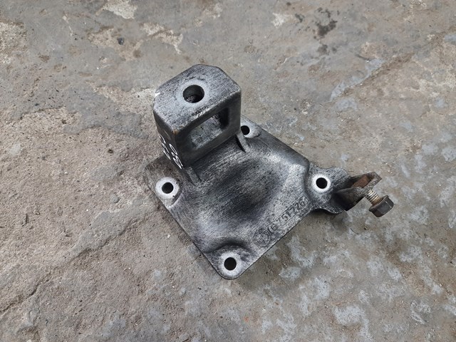 Кронштейн подушки (опоры) двигателя, правой 6751226 BMW