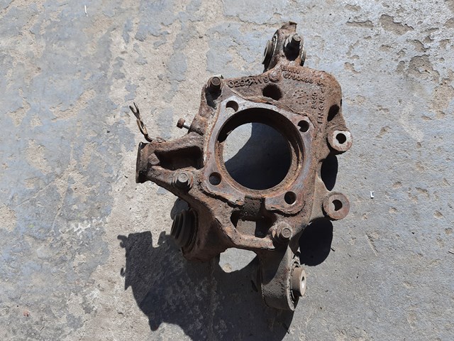 Цапфа поворотного кулака 6790498 BMW