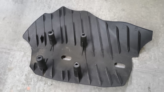 Защита заднего нижнего рычага 6796137 BMW