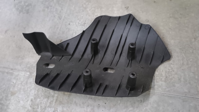 Защита заднего нижнего рычага 6796138 BMW