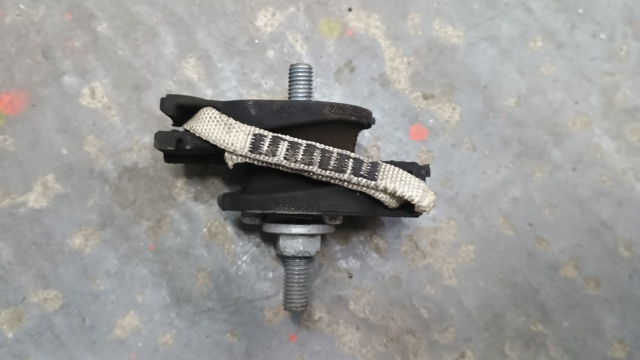 Подушка трансмиссии 6796619 BMW