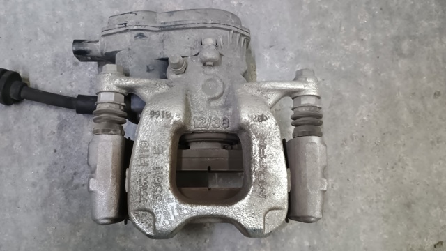 Тормозной суппорт правый задний 68263295AA CHRYSLER