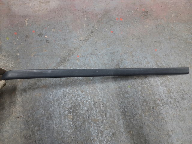 Накладка задней левой двери 8208451 BMW