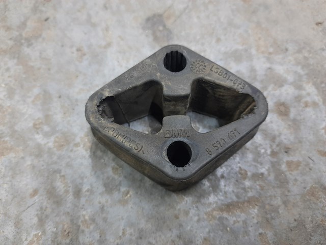 Хомут глушителя задний 8570671 BMW