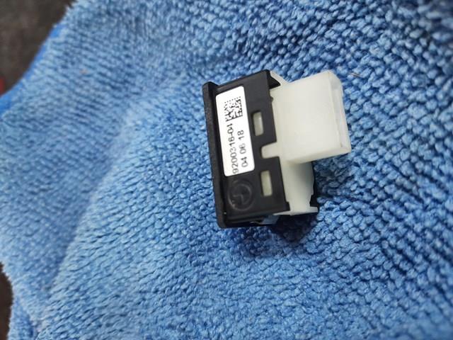 Кнопка салона привода замка 3/5 двери (ляды)/крышки багажника 9200316 BMW