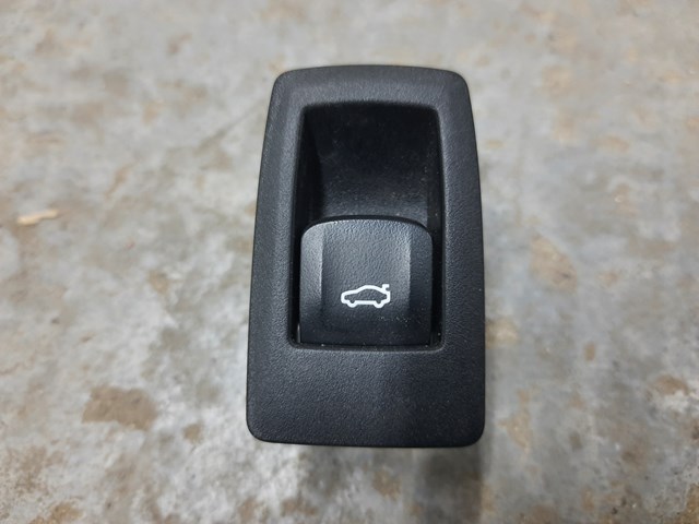 Кнопка салона привода крышки багажника (двери 3/5-й (ляды) 9327029 BMW