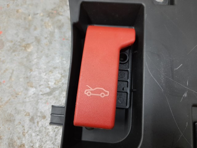 Рычаг открывания капота A1778808902 MERCEDES