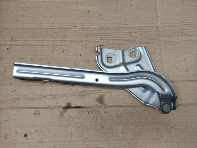 Правая петля капота  23353486 GM