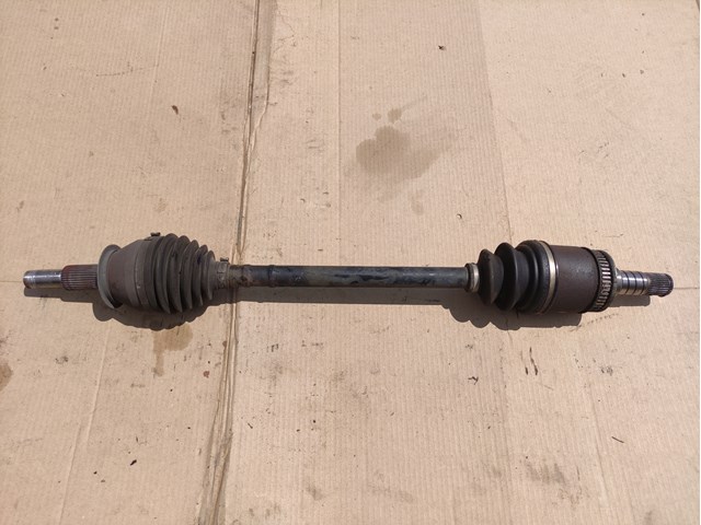 Полуось задняя, правая 396004GB0A NISSAN