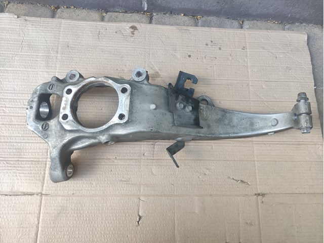 Цапфа передняя левая 400154GA0A NISSAN