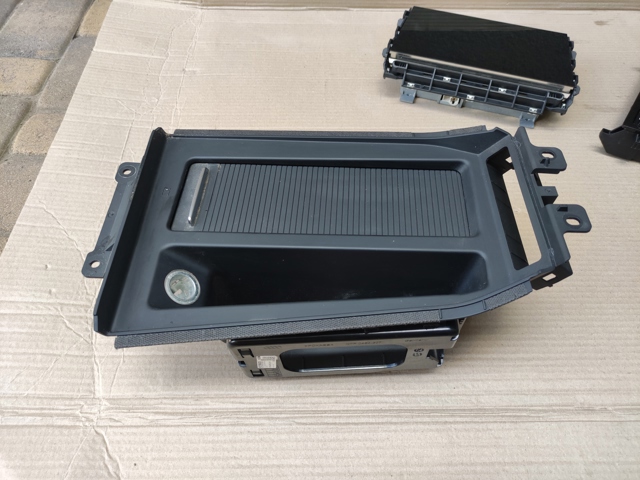 Подстаканник подлокотника центральной консоли 4KE862533E6PS VAG